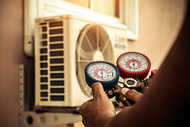 Professional Hvac Repair technician working in Plumsteadville, PA